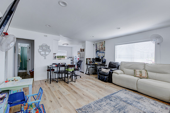 1720 Cerritos Ave-050