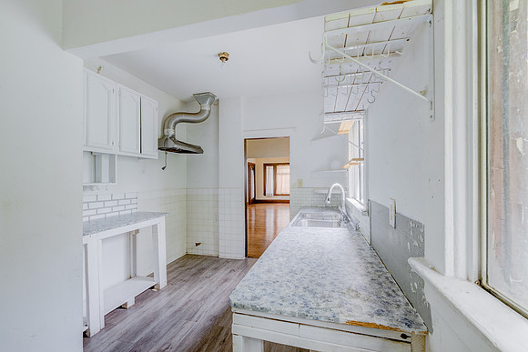 2028 E 3rd St Interior-043