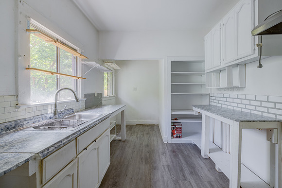 2028 E 3rd St Interior-035