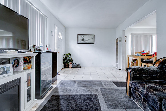 907 E 109 Pl Interior-042