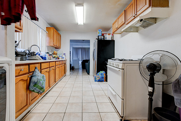 907 E 109 Pl Interior-015