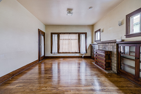 2028 E 3rd St Interior-053