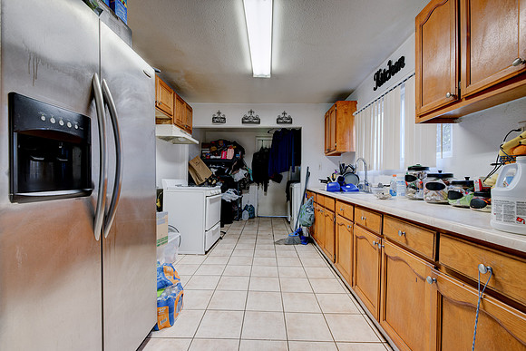 907 E 109 Pl Interior-007