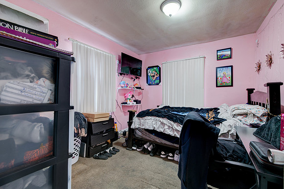 907 E 109 Pl Interior-001