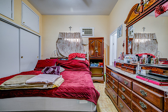 2028 E 3rd St Interior-070