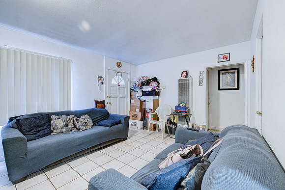 907 E 109 Pl Interior-024