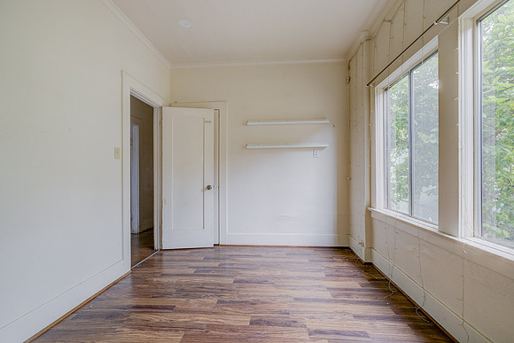 2028 E 3rd St Interior-027