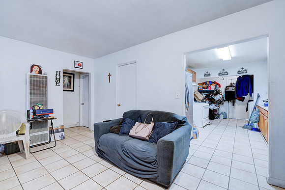 907 E 109 Pl Interior-025