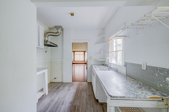 2028 E 3rd St Interior-044