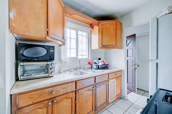 907 E 109 Pl Interior-049
