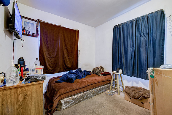 907 E 109 Pl Interior-004