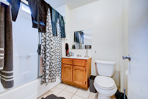 907 E 109 Pl Interior-031