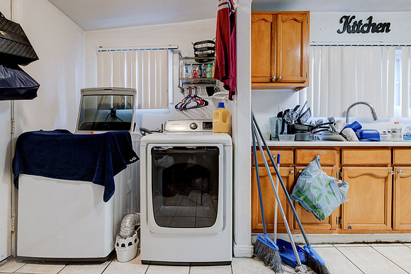 907 E 109 Pl Interior-013