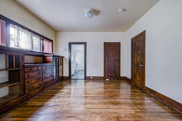 2028 E 3rd St Interior-052