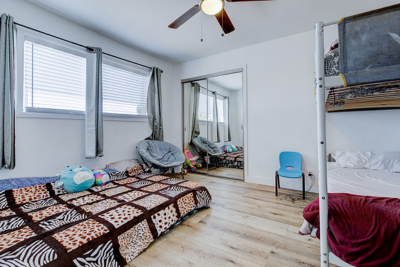 1720 Cerritos Ave-002