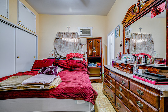 2028 E 3rd St Interior-069