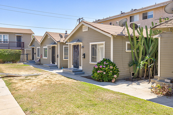 812 Myrtle Ave Exterior-015