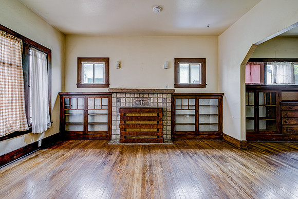 2028 E 3rd St Interior-055