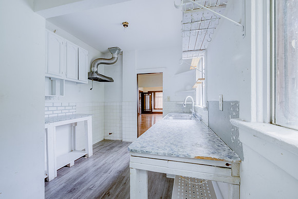 2028 E 3rd St Interior-042