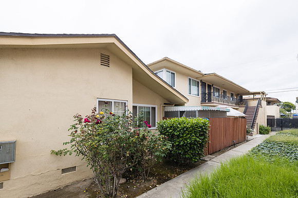 Exterior Photos 2908 W 141st Pl - Real Estate Photographer Gardena-004