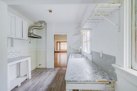 2028 E 3rd St Interior-045
