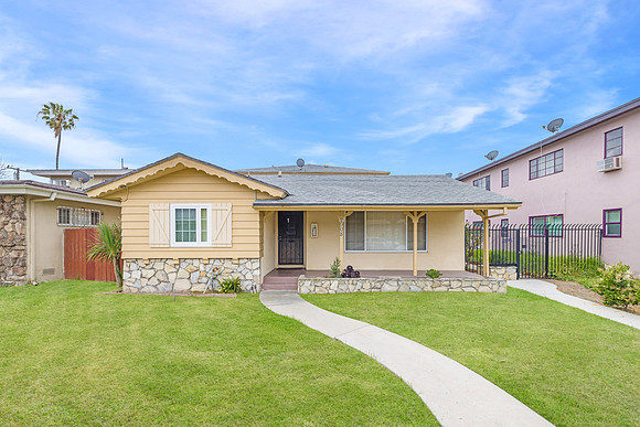 Front 2908 W 141st Pl - Real Estate Photographer Gardena-001