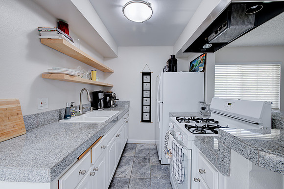 627 Grant St Interior-026