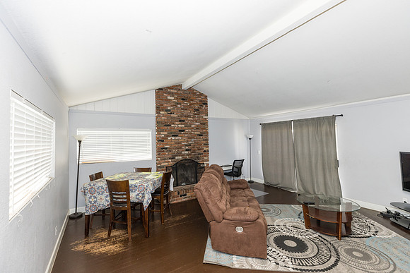 Real Estate Photographer Bellflower 10268 Muroc St-008