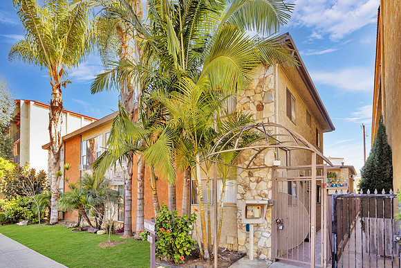 1 3520 Elm Ave-002