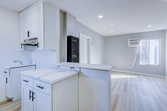 187 W 41st St -014