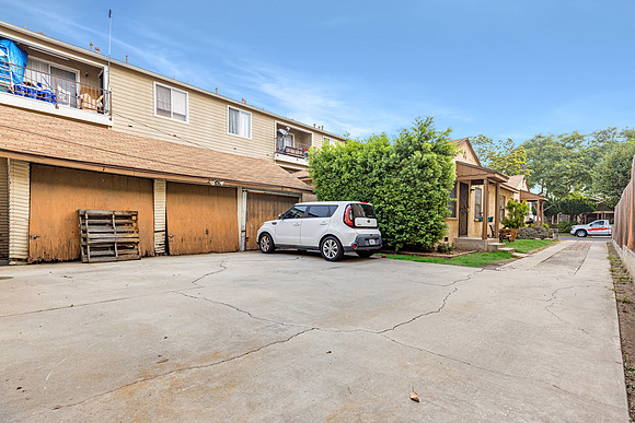 751 St Louis Ave-020