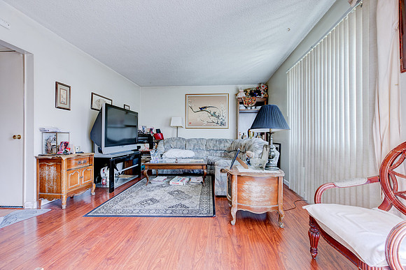 1343 W 96th St-043