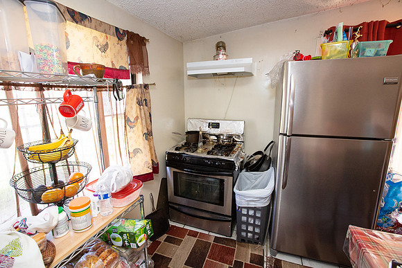 532 S Flower St-17