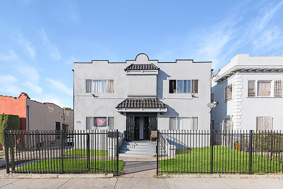 187 W 41st St Exterior-006