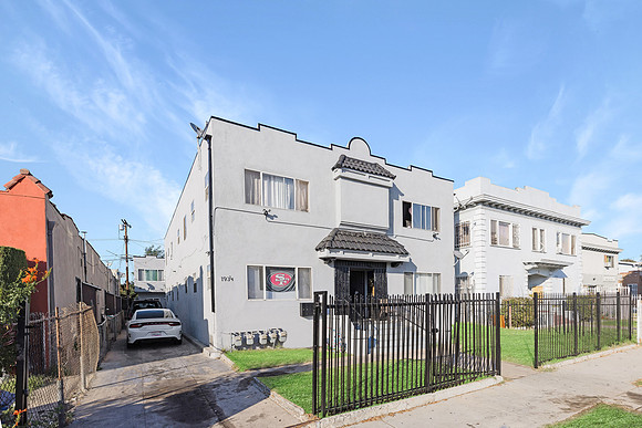 187 W 41st St Exterior-003
