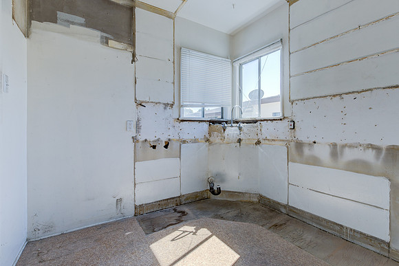 7835 S Normandie Ave-050
