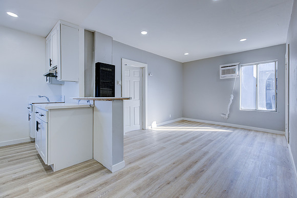 187 W 41st St -002