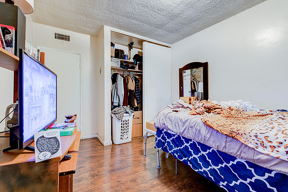 1343 W 96th St-023