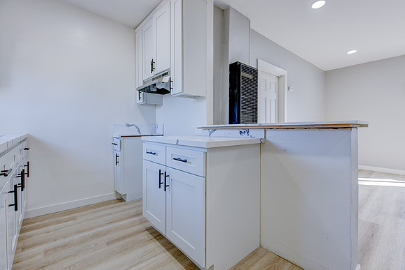 187 W 41st St -013