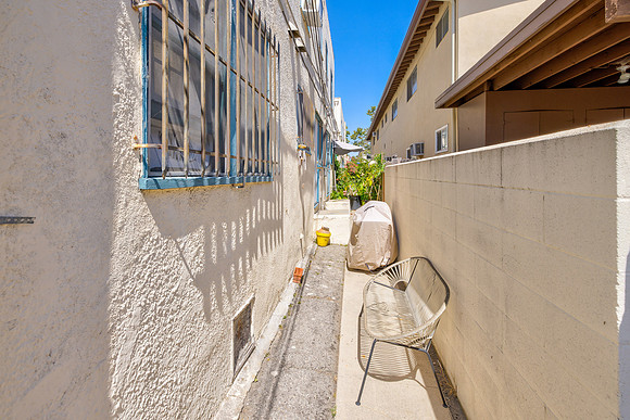 617 N Sycamore Ave-023
