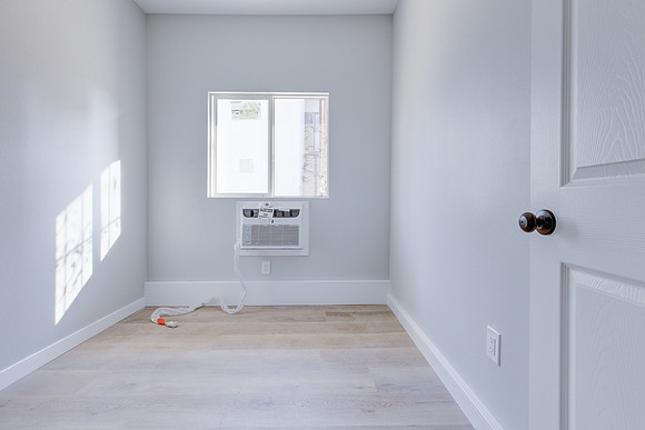 187 W 41st St -042