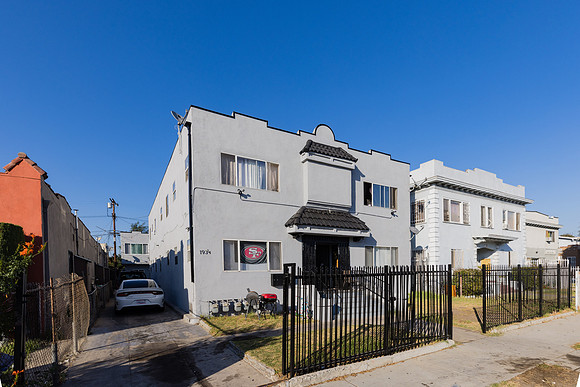187 W 41st St Exterior-004