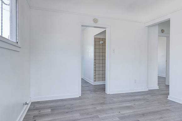 8715 Hooper Interior-002