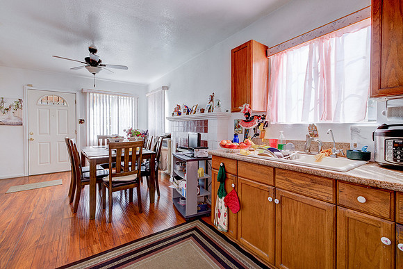 535 W Olive St Inglewood-043