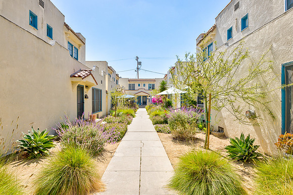 617 N Sycamore Ave-011