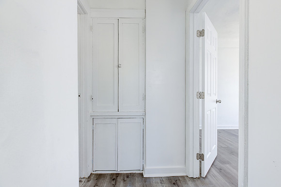 8715 Hooper Interior-014
