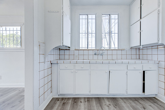 8715 Hooper Interior-008