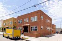 1409 Magnolia Ave Front-003
