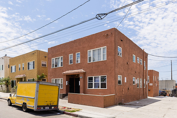 1409 Magnolia Ave Front-003
