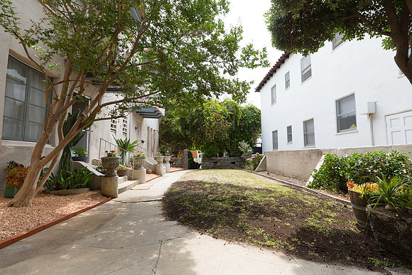 1043 S Orange Grove - Real Estate Photographer LA-99